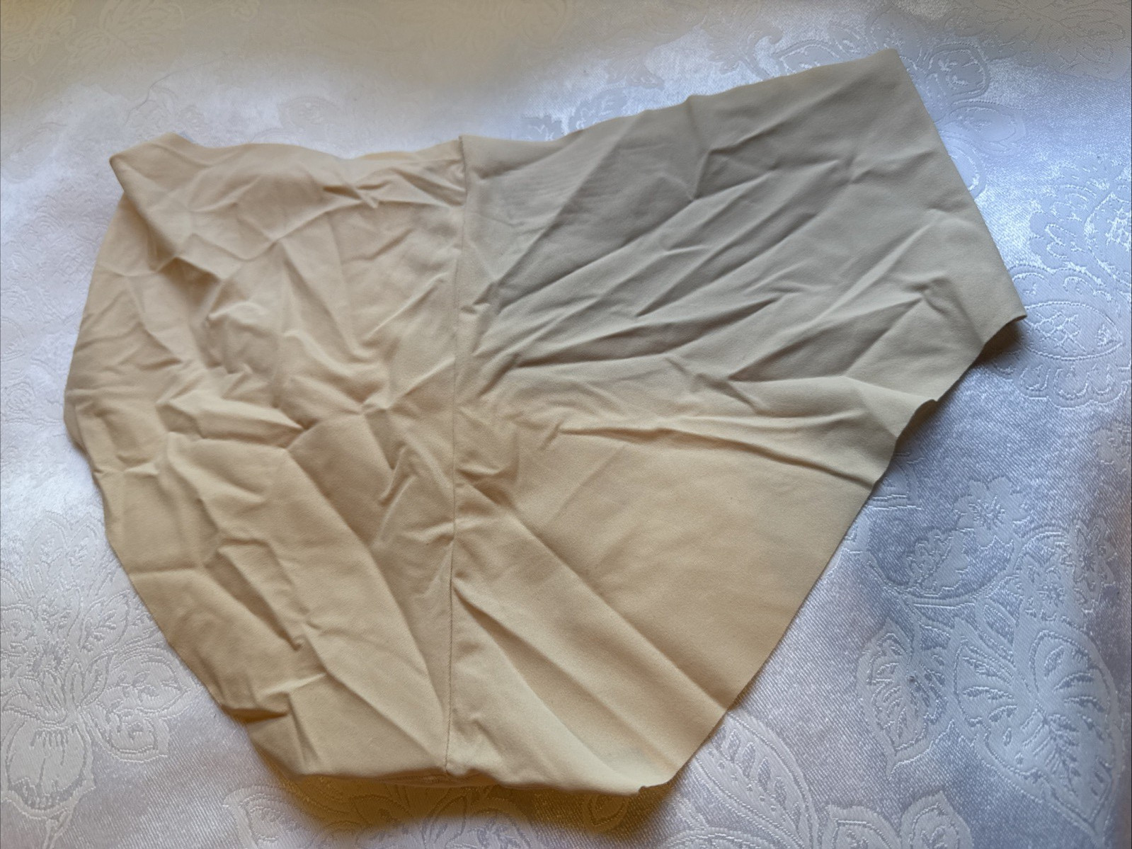 Victoria’s Secret Seamless HIpster Hip Hugger Bikini Panty Cream NWT M Medium