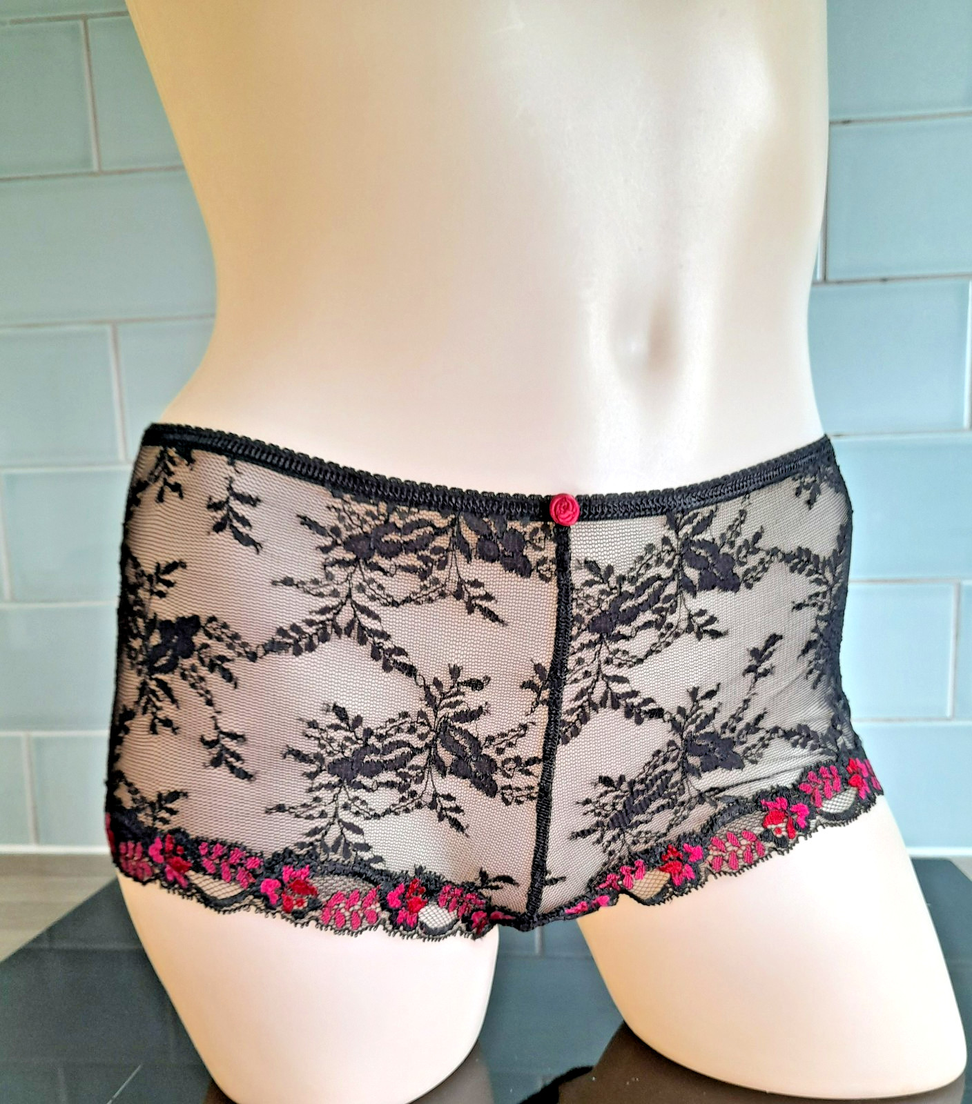 Gossard Black/Red Sheer Embrace Deep Lace Shorts