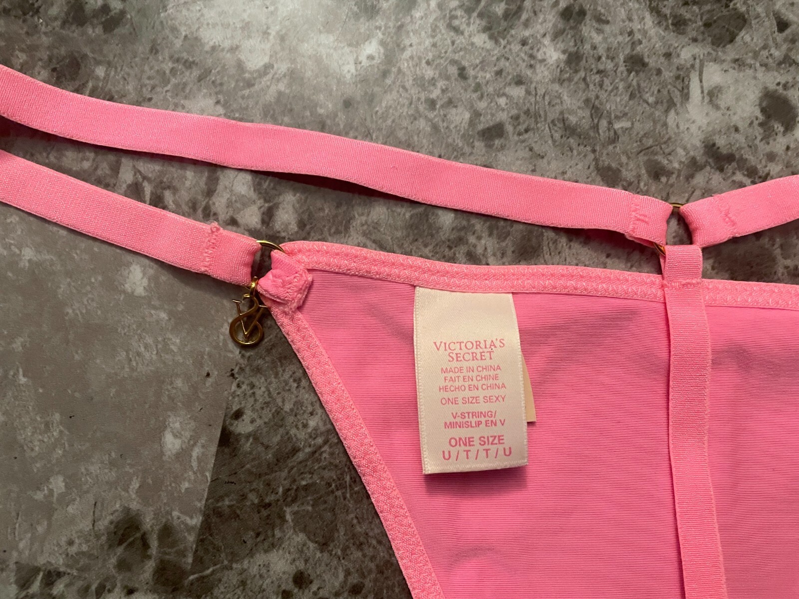 VICTORIA’S SECRET O/S PINK GOLD CHARM SATIN SMOOTH VINTAGE RARE V STRING PANTIES
