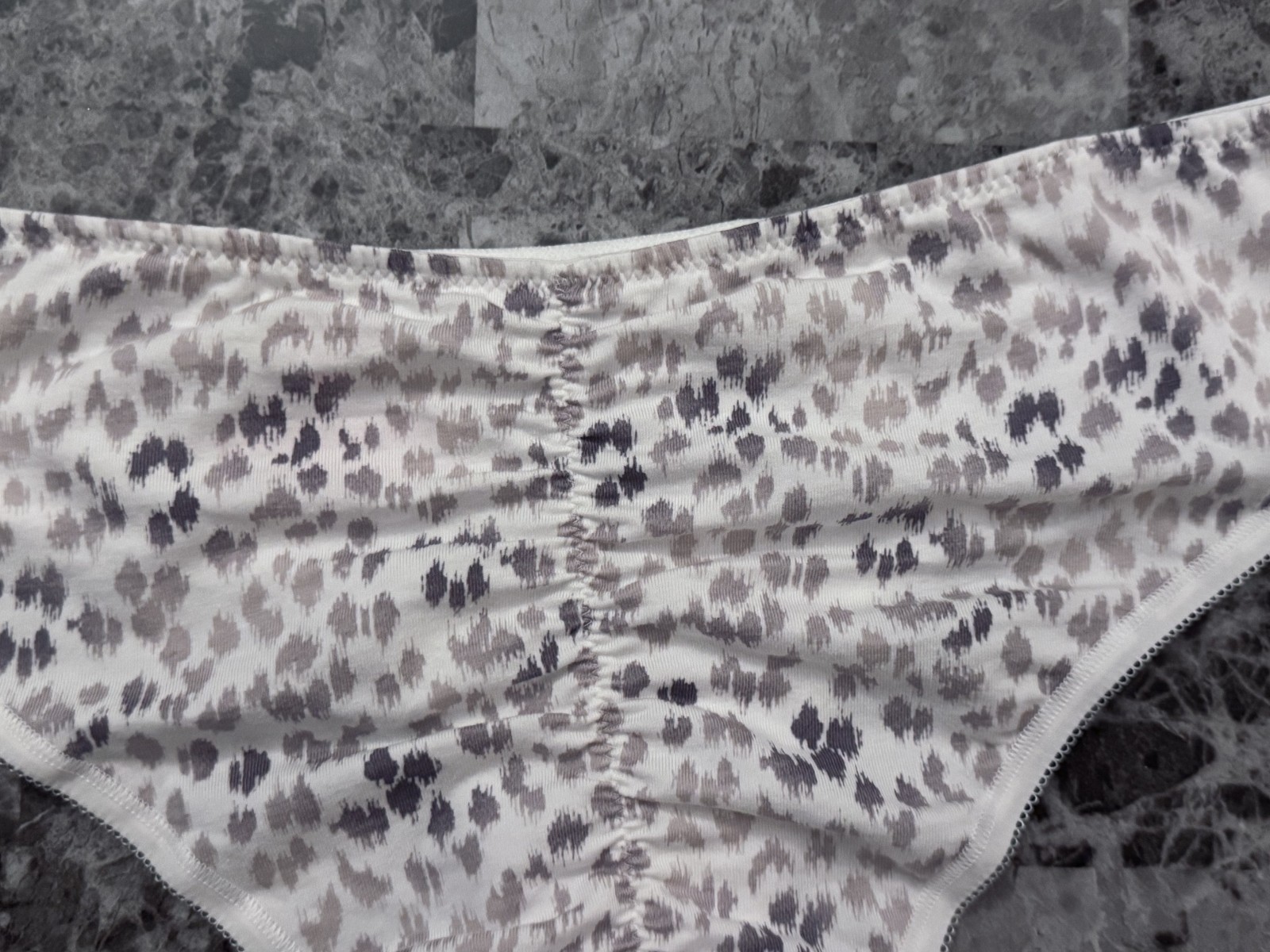 NWOT VICTORIA’S SECRET MEDIUM GRAY LEOPARD RUCHED BACK RARE HIPHUGGER PANTIES