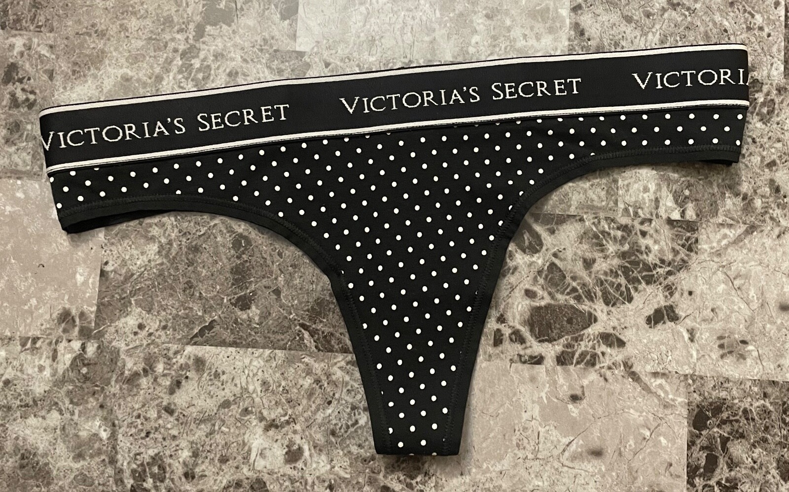 NWT VICTORIA’S SECRET BLACK POLKA DOT THICK LOGO WAISTBAND THONG PANTIES