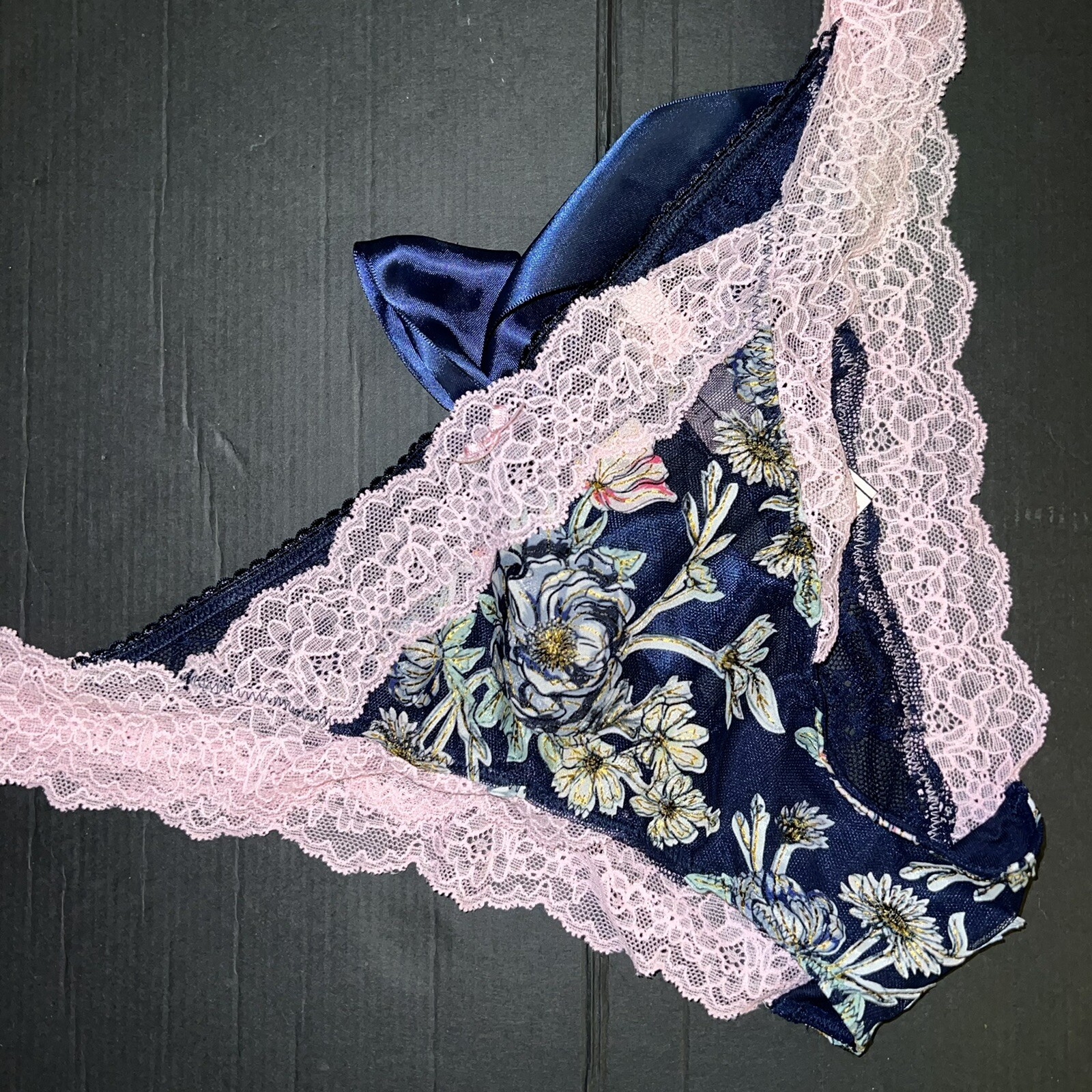 Victoria’s Secret M Panty CUTOUT pink NAVY BLUE FLORAL BOW APPLIQUE embroidered