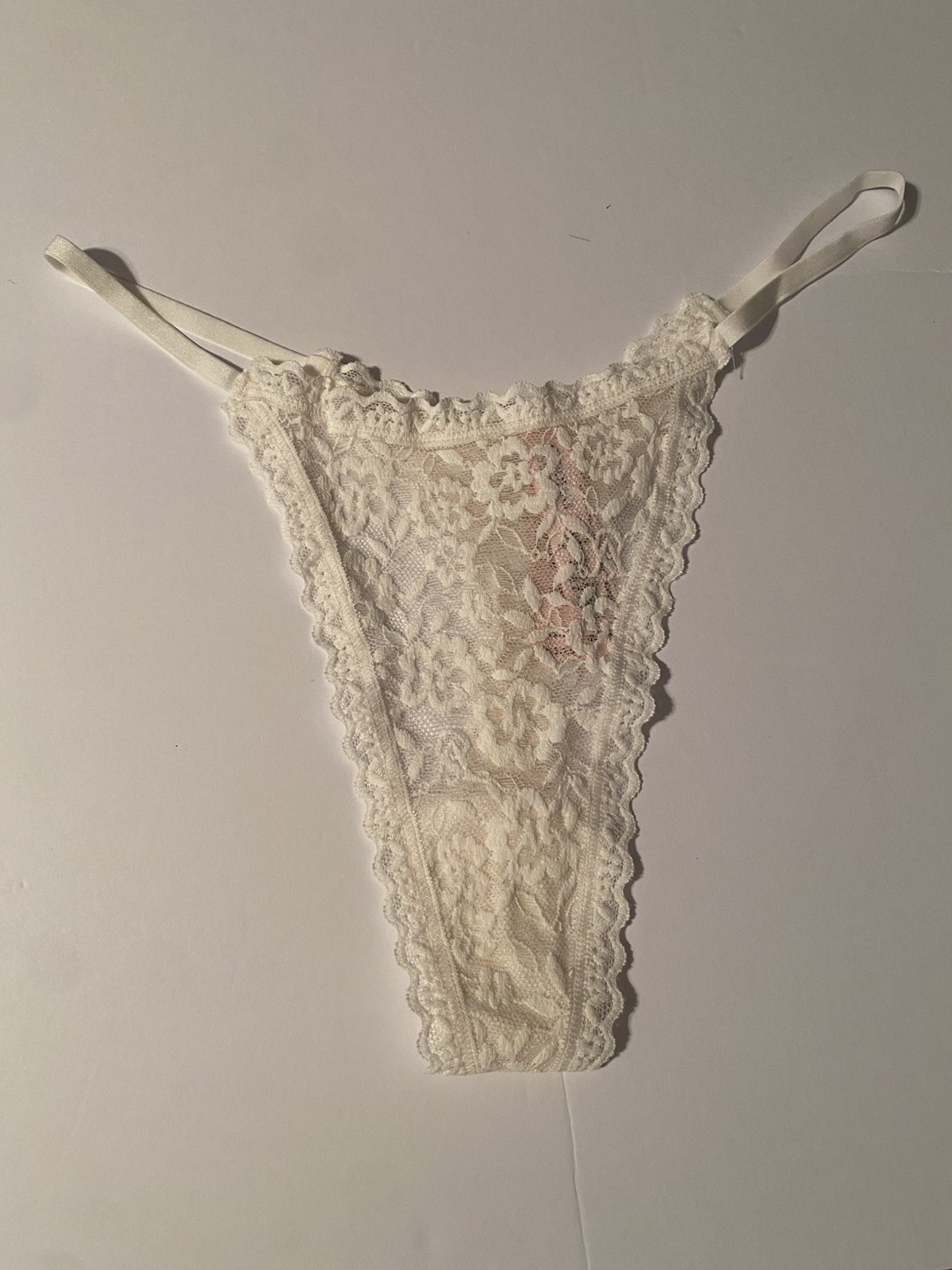 Victoria’s Secret Women’s M Lace String Thong Panties Coconut White Cute NWT