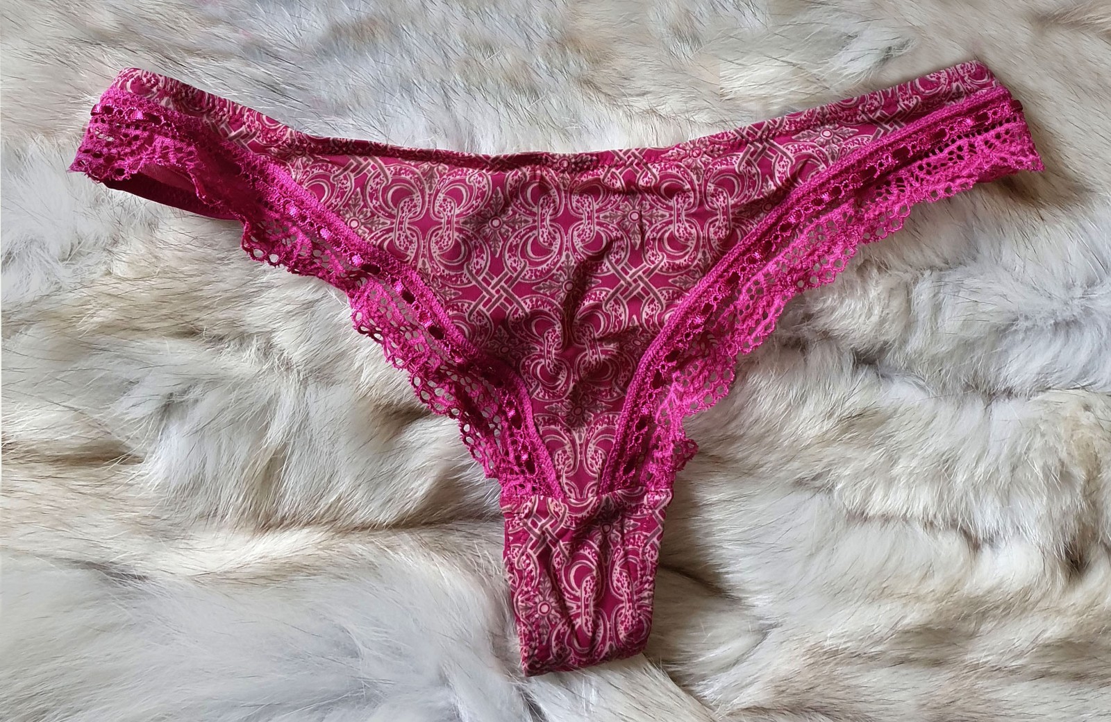 NEW Italian Tezenis Raspberry Thong Size S IT / EUR S