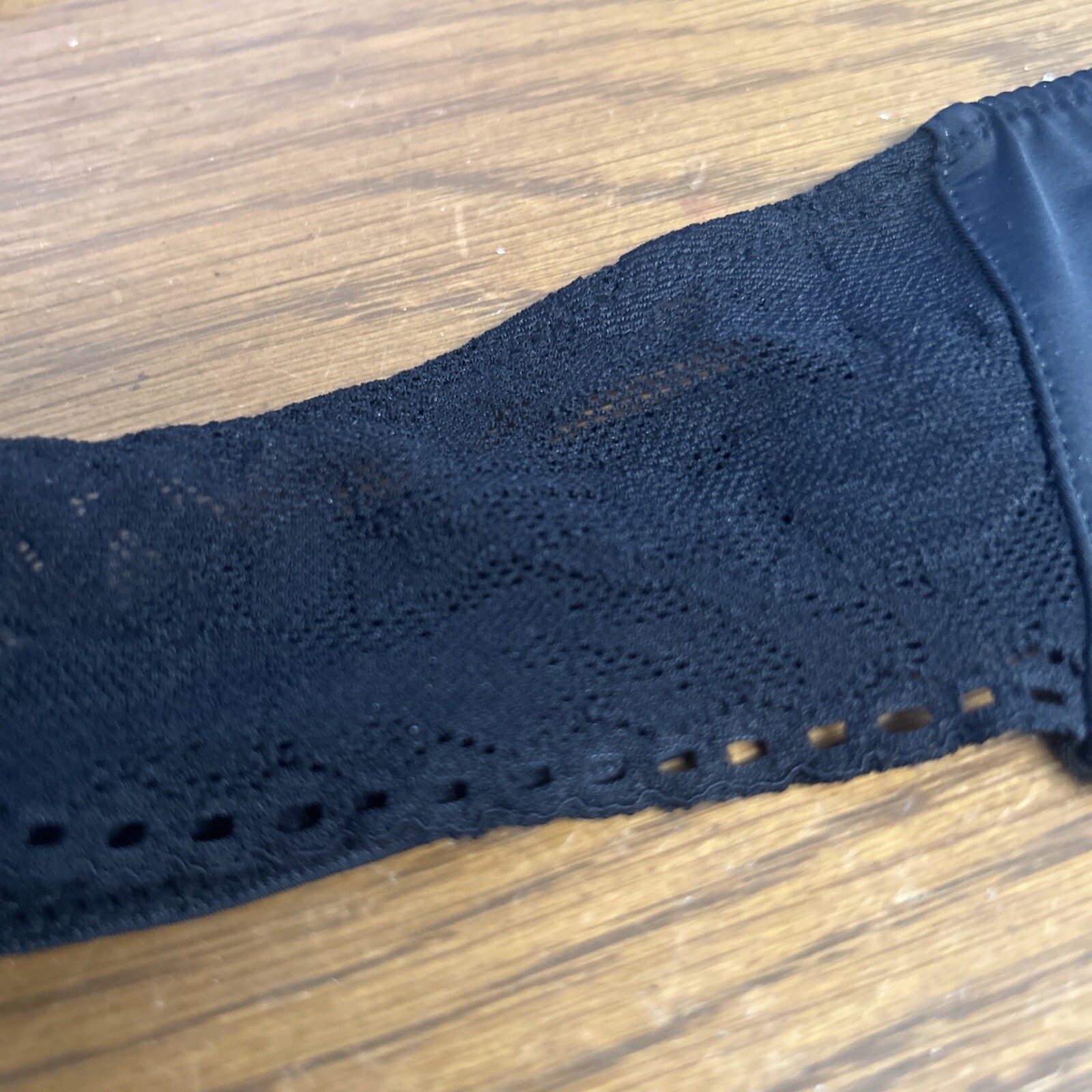 *** Calvin Klein Women’s (LARGE) CALVIN KLEIN ULTRA SOFT LACE THONG, BLACK