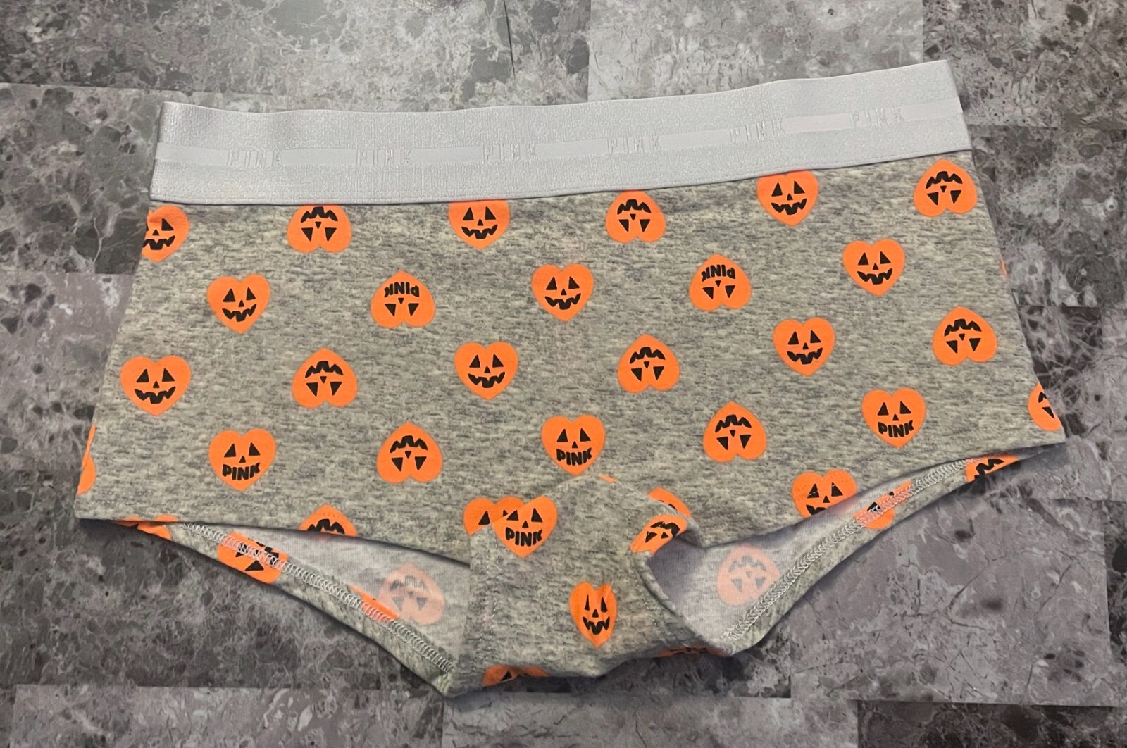 NWOT VICTORIA’S SECRET PINK GRAY ORANGE PUMPKIN HEART HALLOWEEN BOYSHORT PANTIES