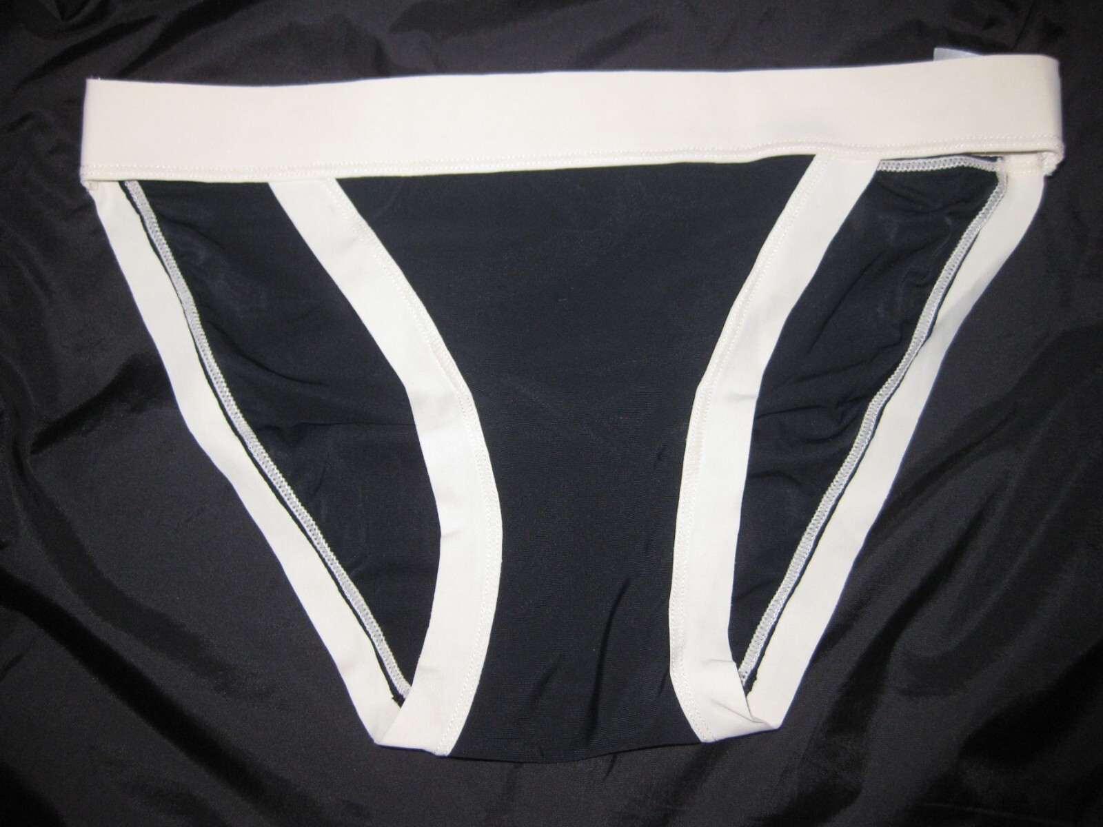Finetoo contrast trim string bikini panties S black w/white nip 80s aesthetic