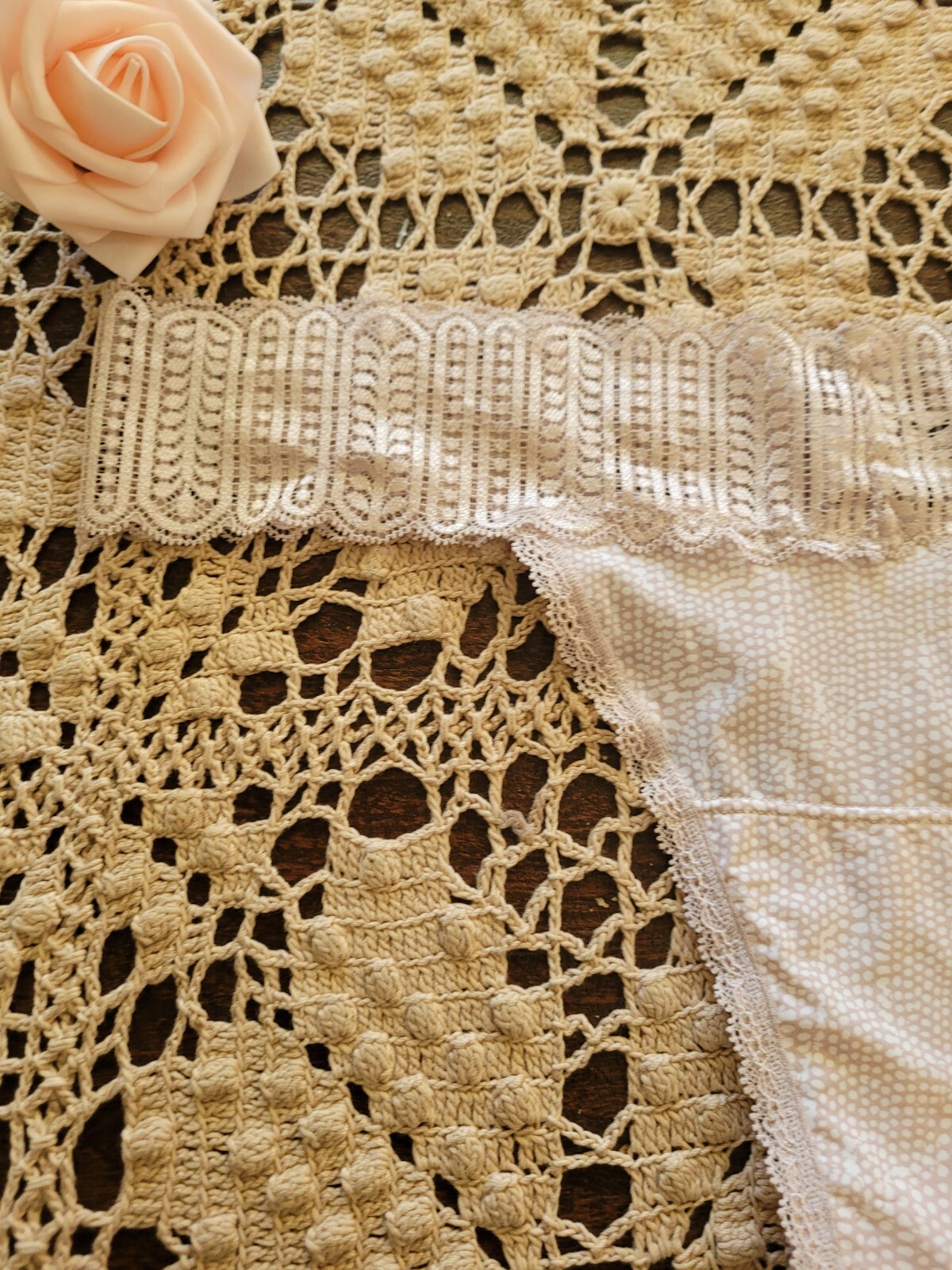 MAIDENFORM LUXURIOUS LACE THONGS #DMESLT -7/L BEIGE/IVORY nwt