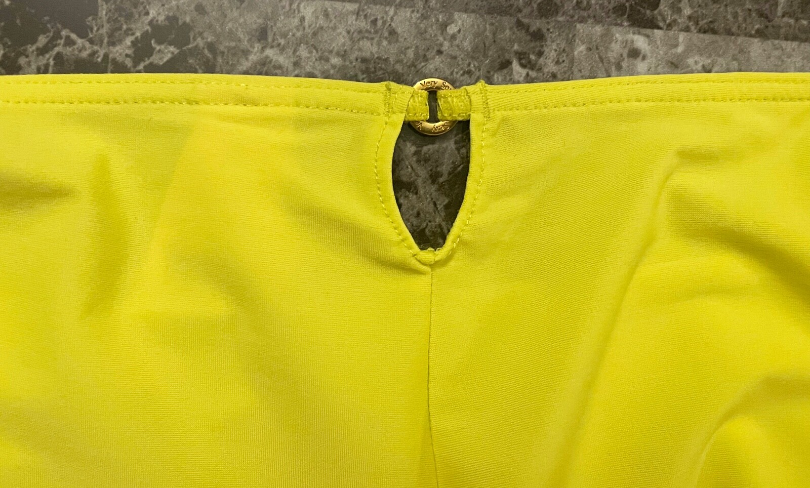 VICTORIA’S SECRET L NEON YELLOW KEYHOLE NO SHOW VINTAGE RARE HIPHUGGER PANTIES