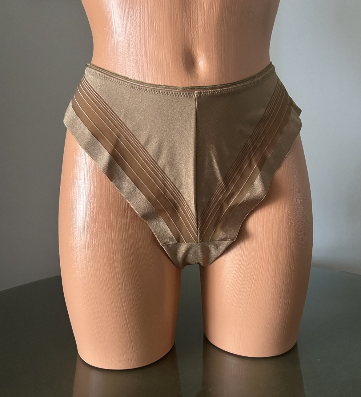 NWT 8 Huit of France SOFT LINE Thong, sz XS XXL Hale