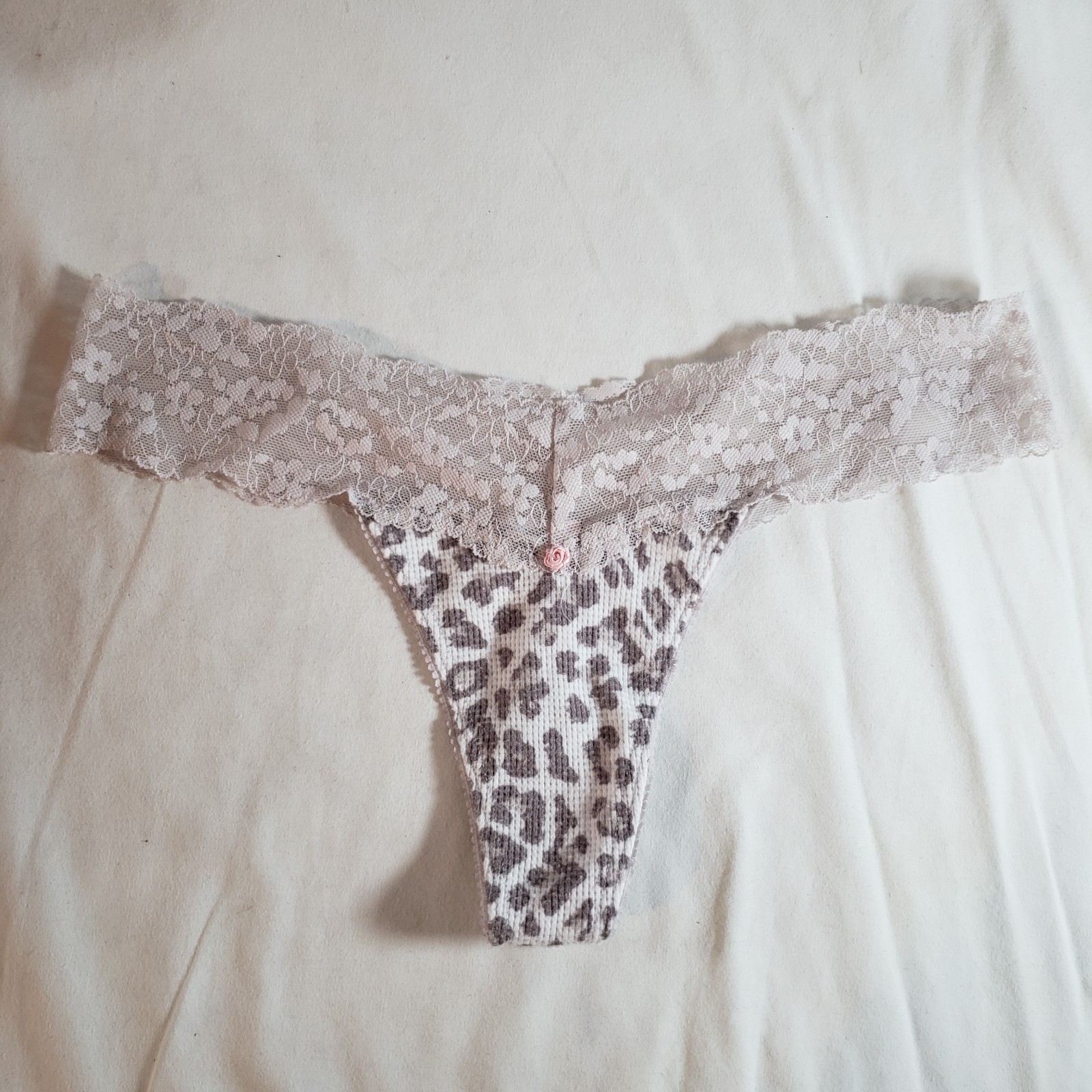 Victoria’s Secret Lace Thong Medium Waffle Knit Ivory Leopard Floral
