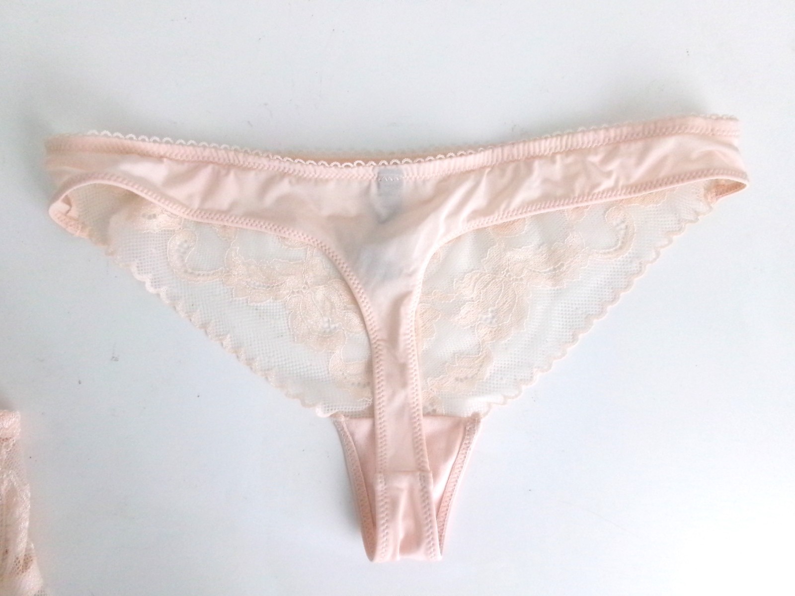 NWOT EVE’S TEMPTATION UNDERWIRE FLORAL LACE BRA/PANTIES 2PC PINK