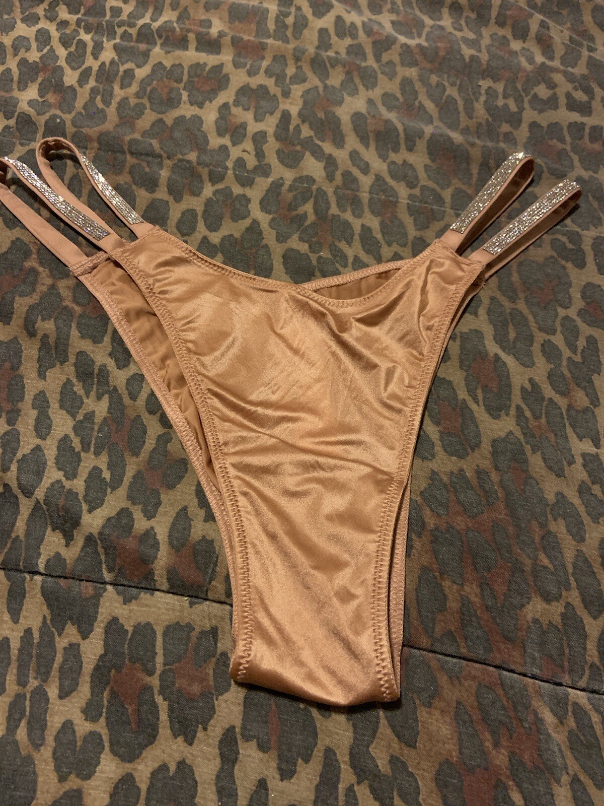 VICTORIA’S SECRET VERY SEXY DOUBLE SHINE RHINESTONE STRAP BRAZILIAN NWT M or Lg