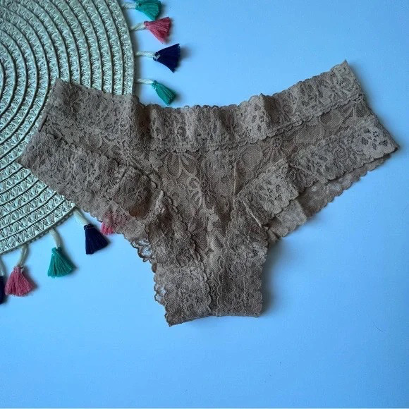 Victoria’s Secret The Lacie Cheekster Panty Beige Small NEW
