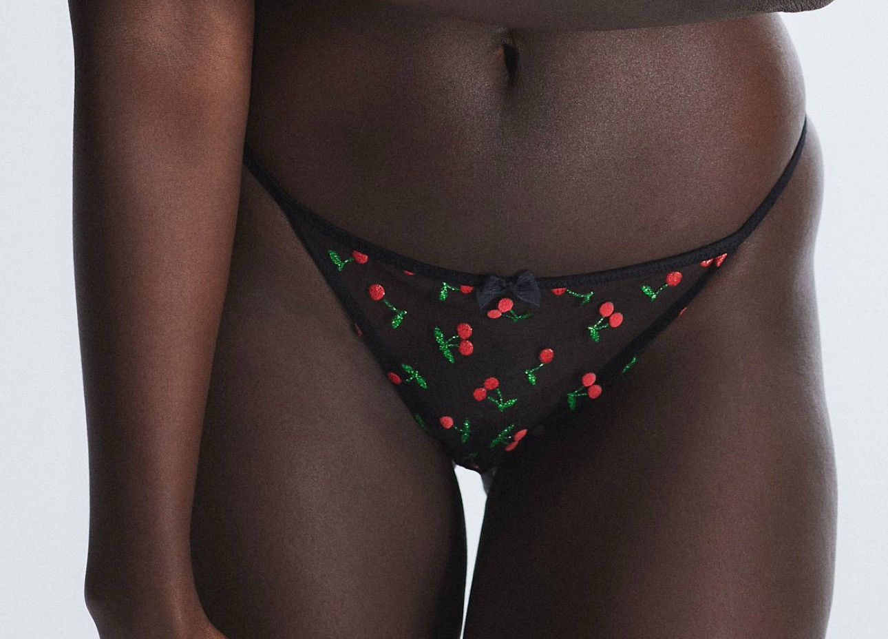SAVAGE X FENTY UNDIE, PUFF CHERRIES STRING BIKINI PANTY, BLACK, LARGE