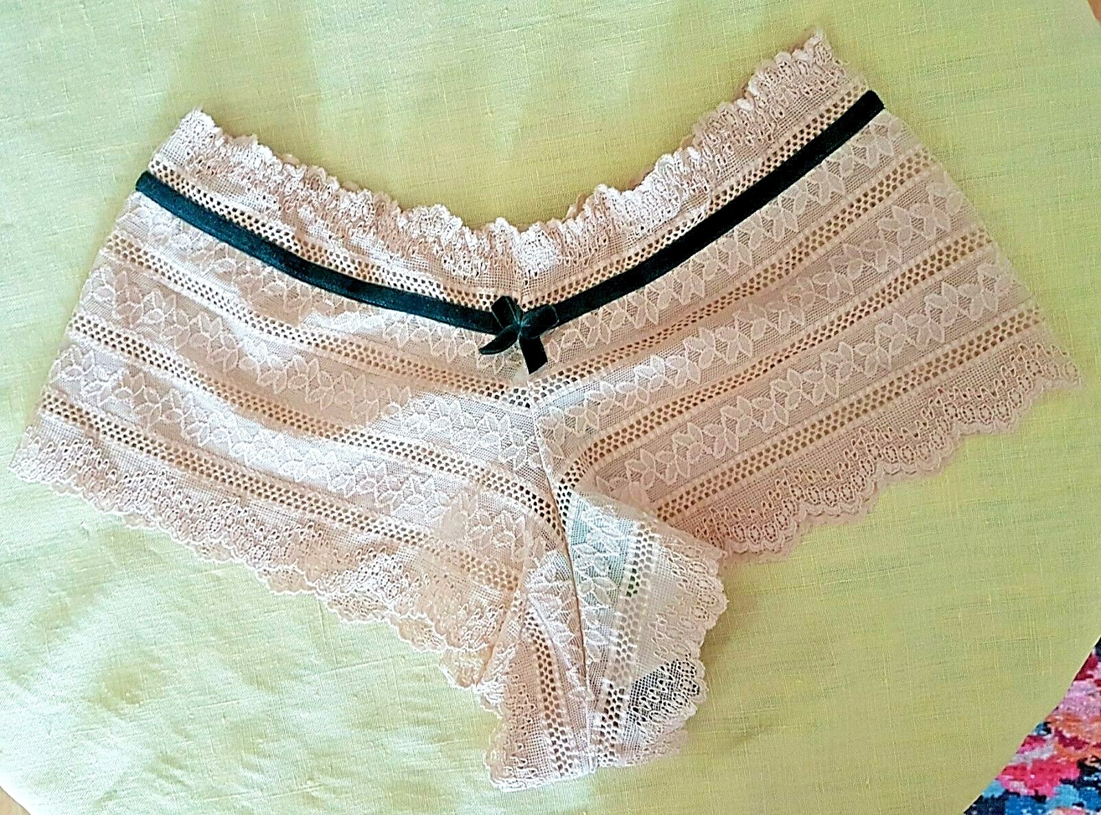 Verdissima GYPSY Beige Deep Lace With Green Velvet Details High Rise Shorts