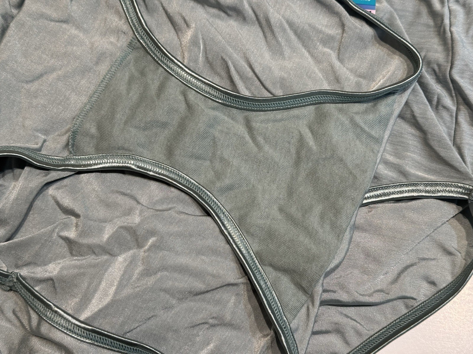 NWT Vanity Fair Illumination Brief Panty 13109 Size 6 M 3 Pairs Green