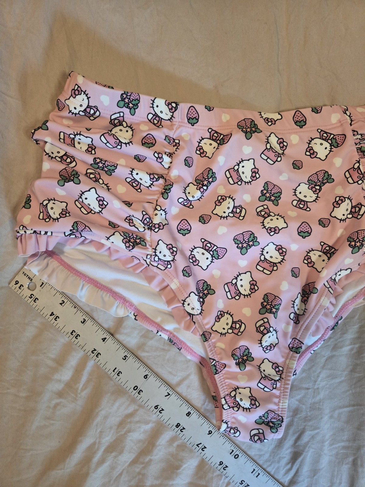 Hello Kitty & Sanrio Women’s Pink Ruffle Hipster Swim Bottoms M Stretch