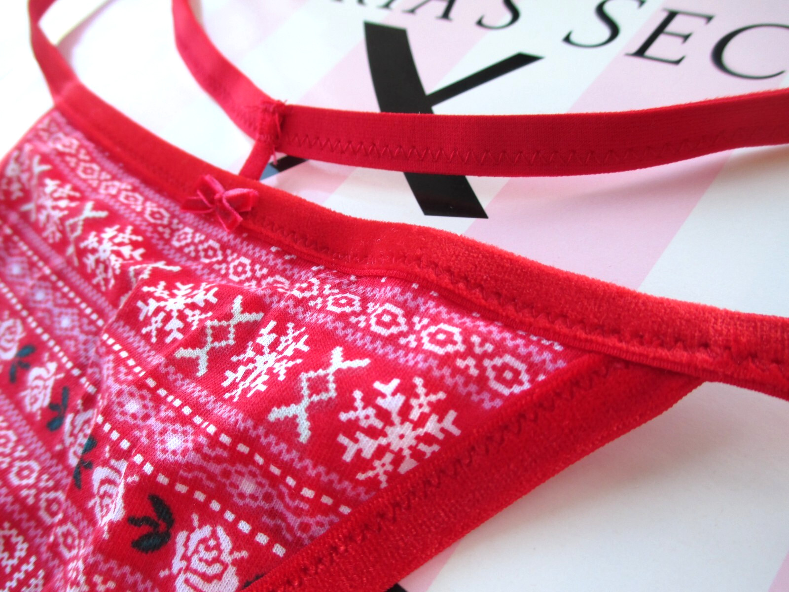 VICTORIA’S SECRET PINK Cotton V-String Thong Panty L Red Fairisle VS Velvet Trim