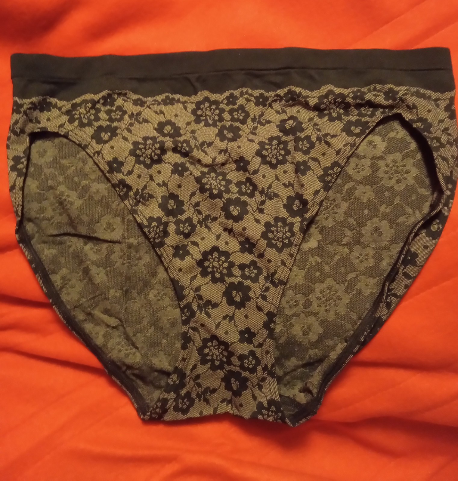 VICTORIA’S SECRET SEAMLESS HI LEG BRIEF LARGE BLACK FLORAL NIP