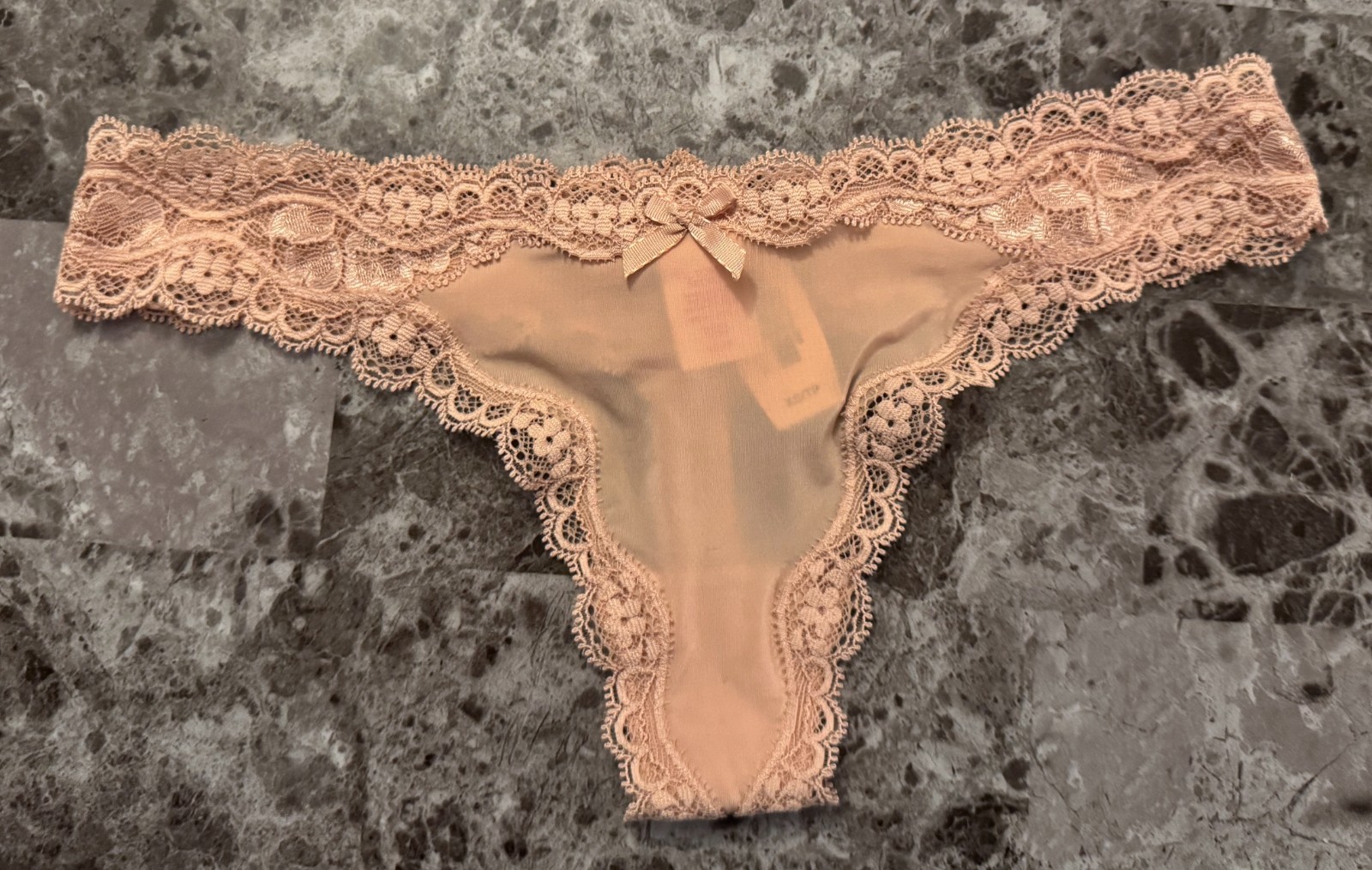 NWT VICTORIA’S SECRET DREAM ANGELS XS BEIGE NUDE SMOOTH LACE RARE THONG PANTIES