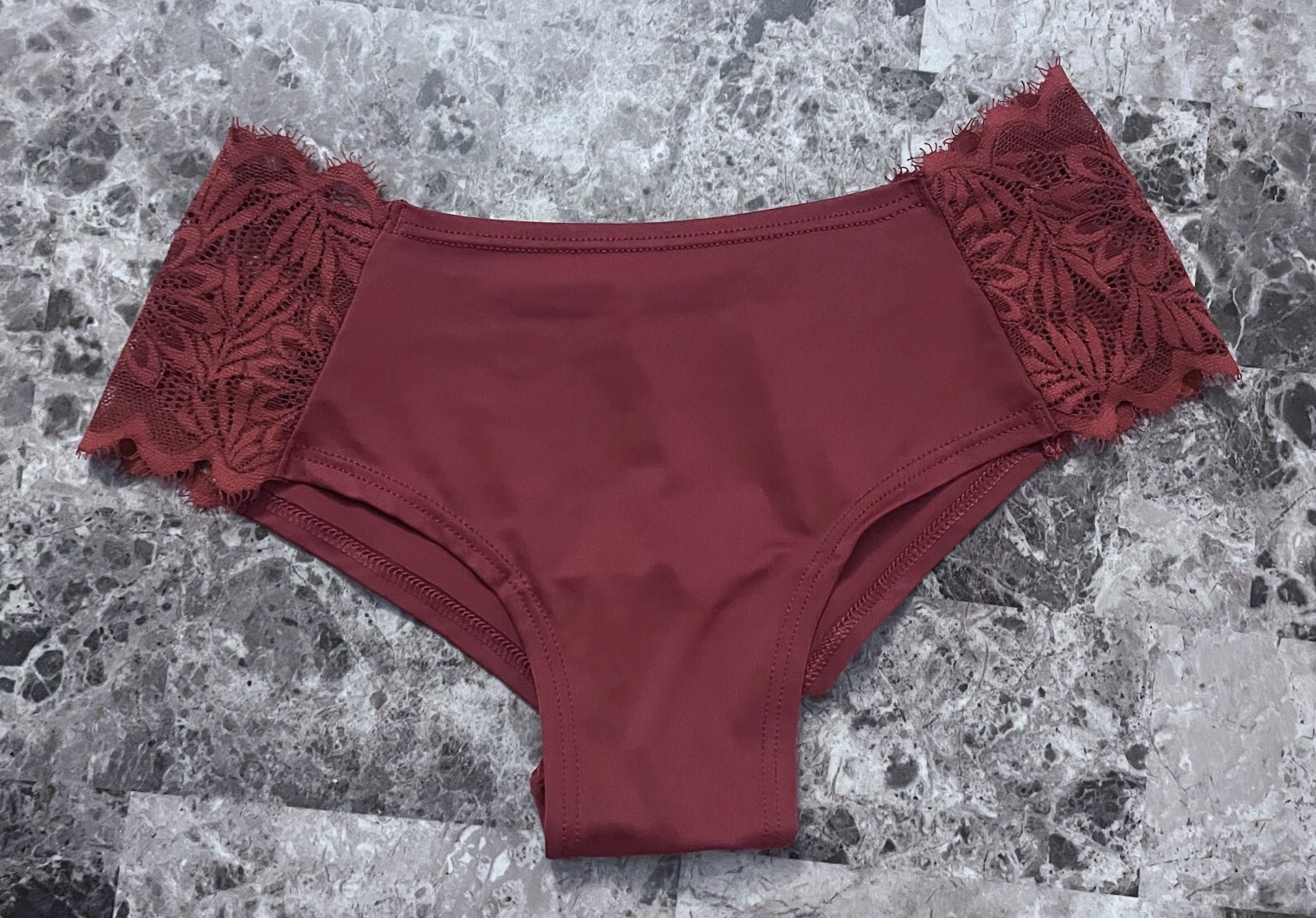 VICTORIA’S SECRET PINK S BURGUNDY RED SMOOTH EYELASH LACE RARE CHEEKSTER PANTIES