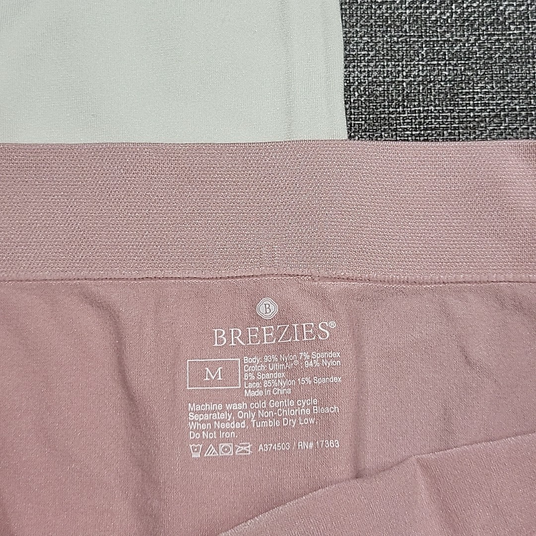 Breezies Women’s Set of 4 Multicolor Mid Thigh Shorts Panties Size Medium