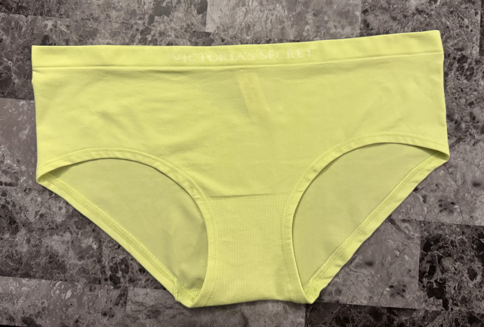 NWT VICTORIA’S SECRET CITRON GREEN LOGO STRETCH SEAMLESS HIPHUGGER PANTIES