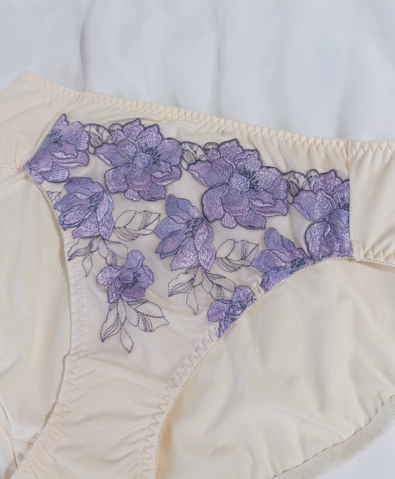 US-M, L/JP-3L Japanese Classic Gorgeous Floral Embroidery Smooth Nylon Panties