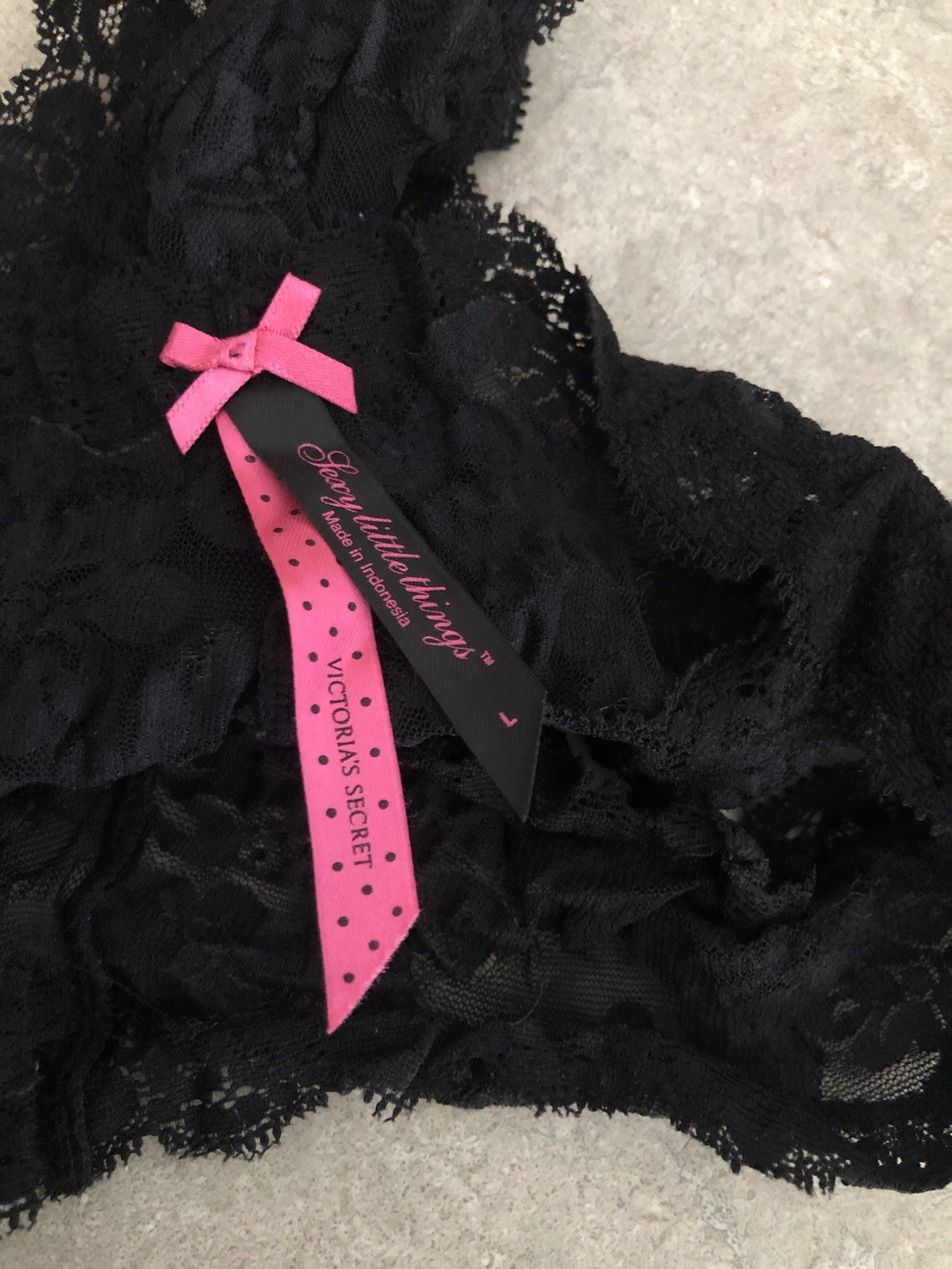 Womens Victorias Secret Sexy Little Things Lace Thong Panties Size L NWOT 2007