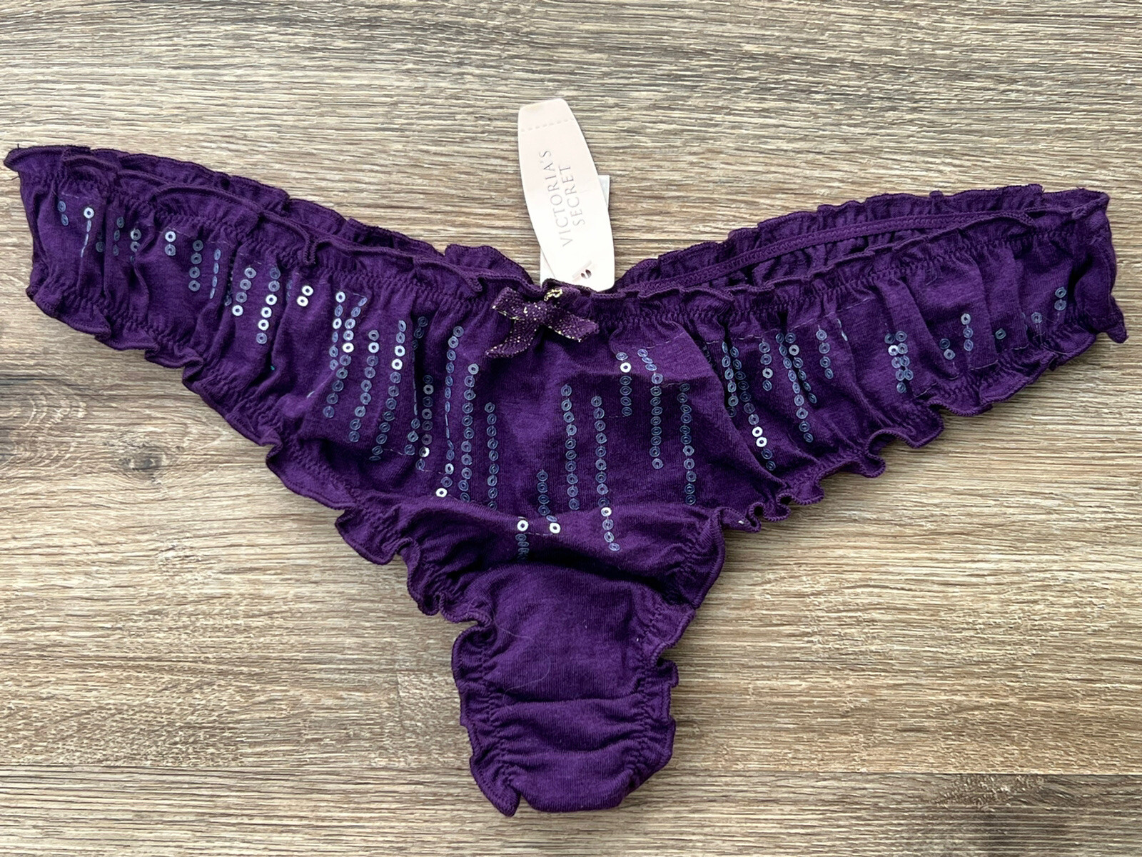 VINTAGE VICTORIAS SECRET PURPLE LINGERIE RUFFLE FRILLY THONG PANTY NWT UNIQUE L