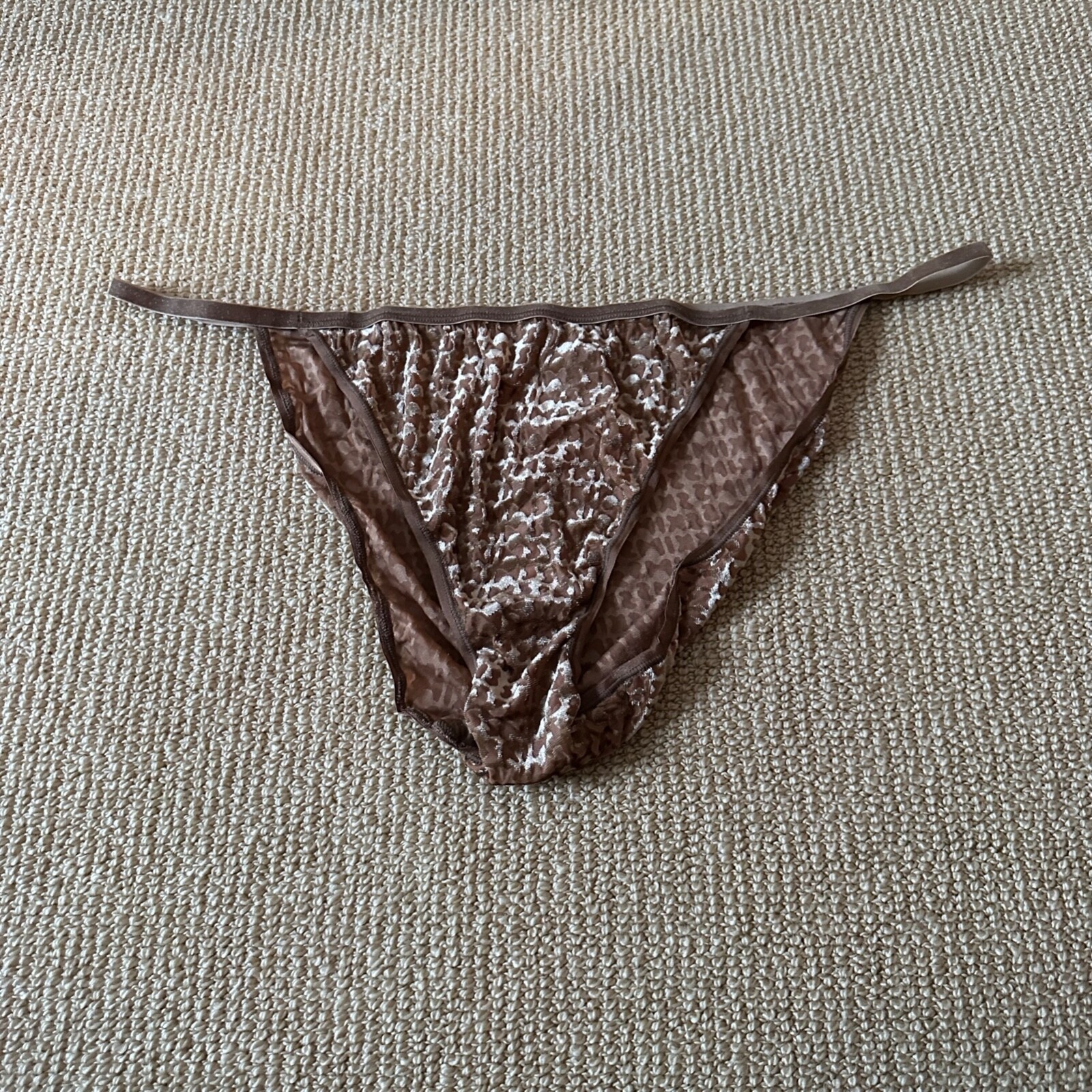 Skims Chai Velvet Logo String Bikini, Size 3X NWT
