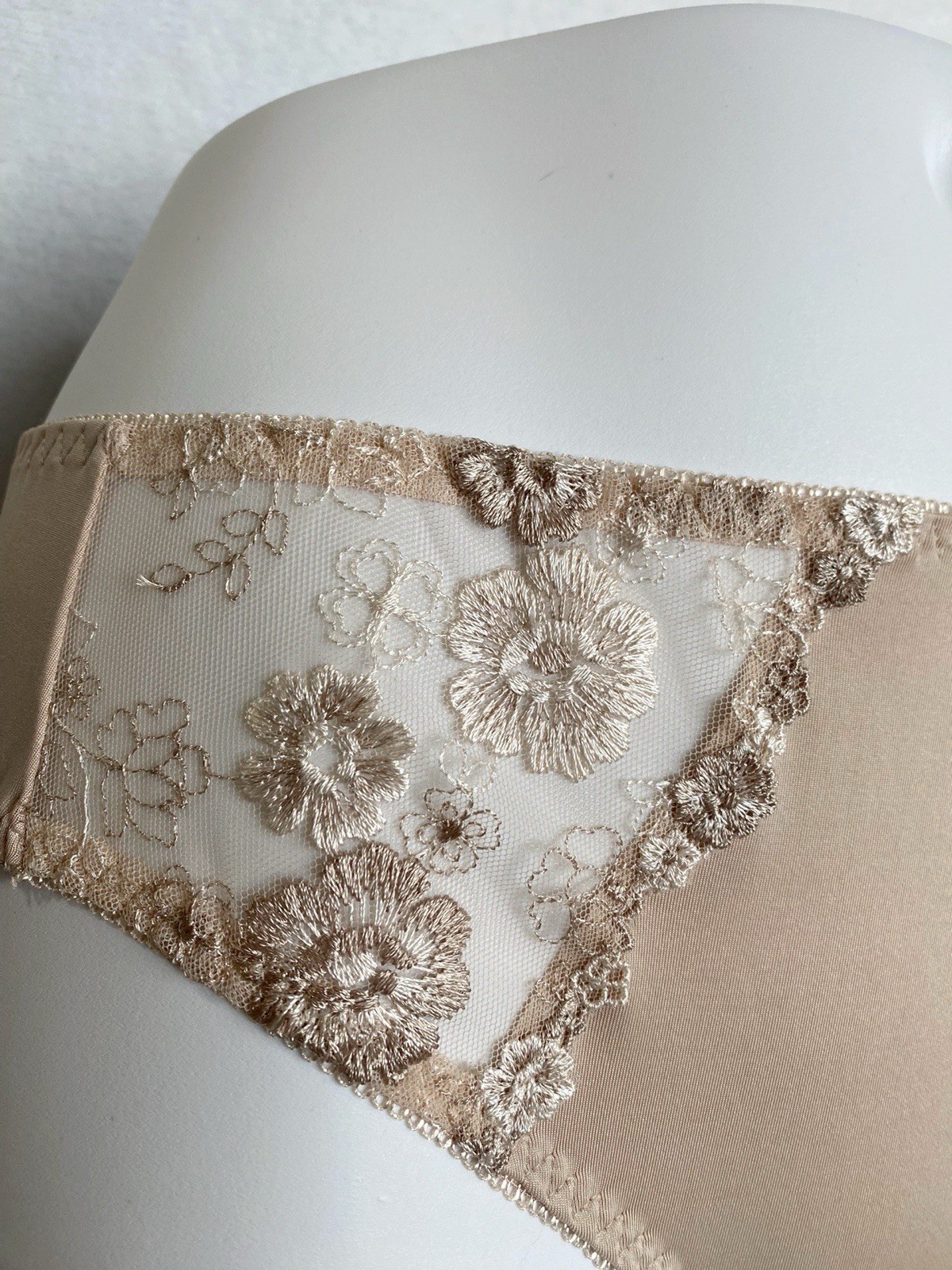 US-L/JP-3L Japanese Brand Elegant Floral Embroidery Smooth Nylon Panty