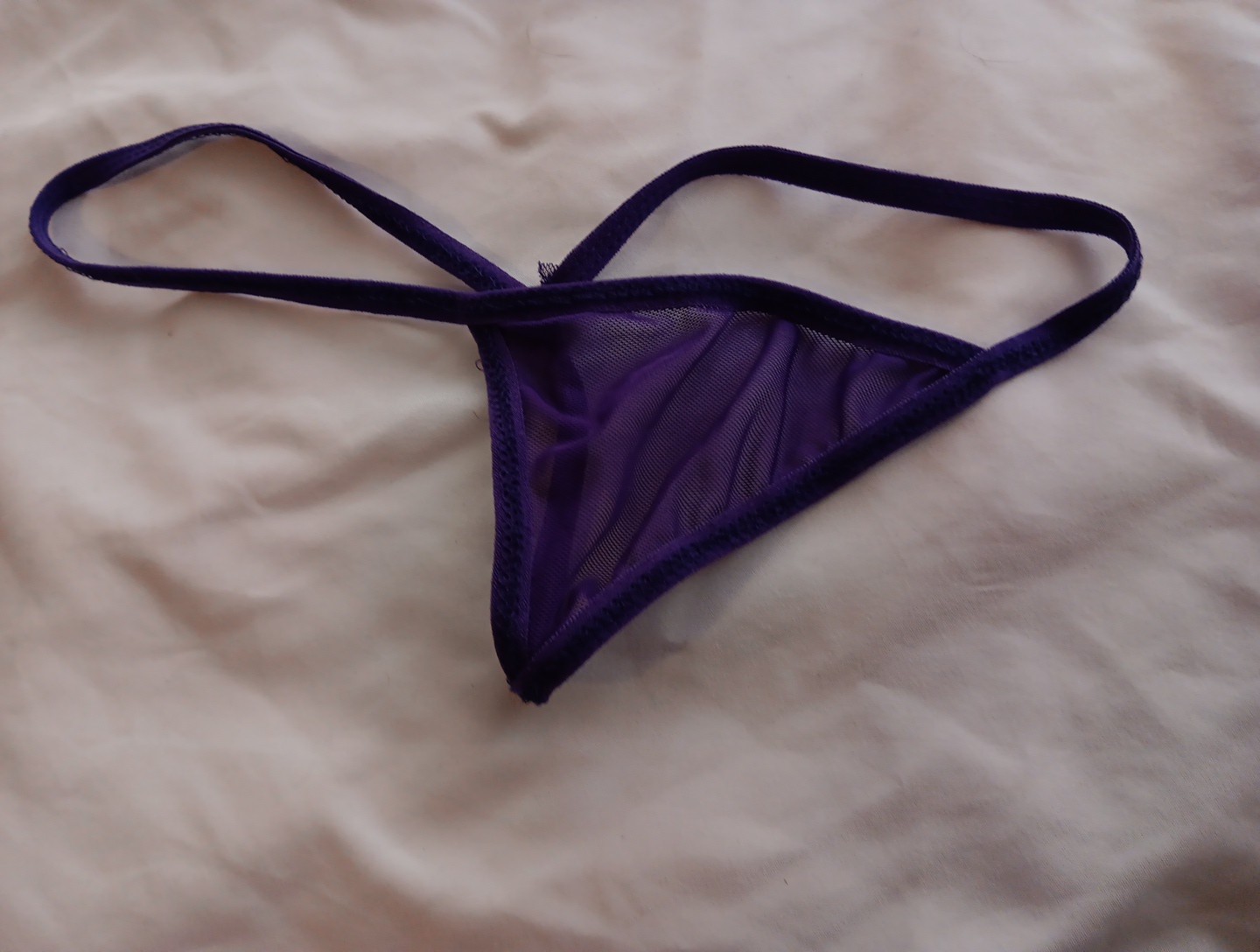 Born Women’s 4 Lasercut Thong Panties Size M Mixed Colors 1 Free Purple Thong..