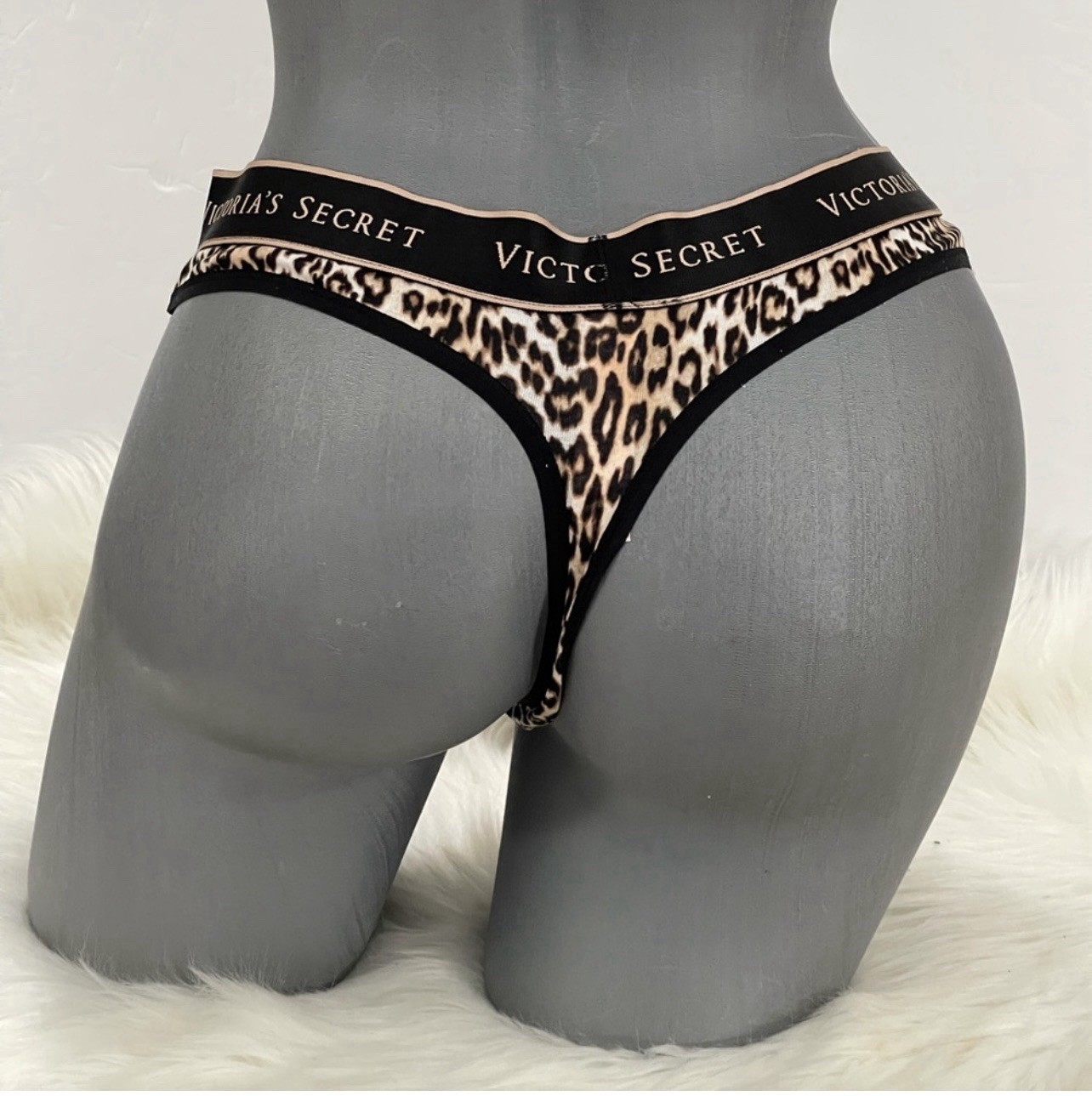 VICTORIAS SECRET COTTON THONG PANTY UNDERWEAR LOGO. NWT